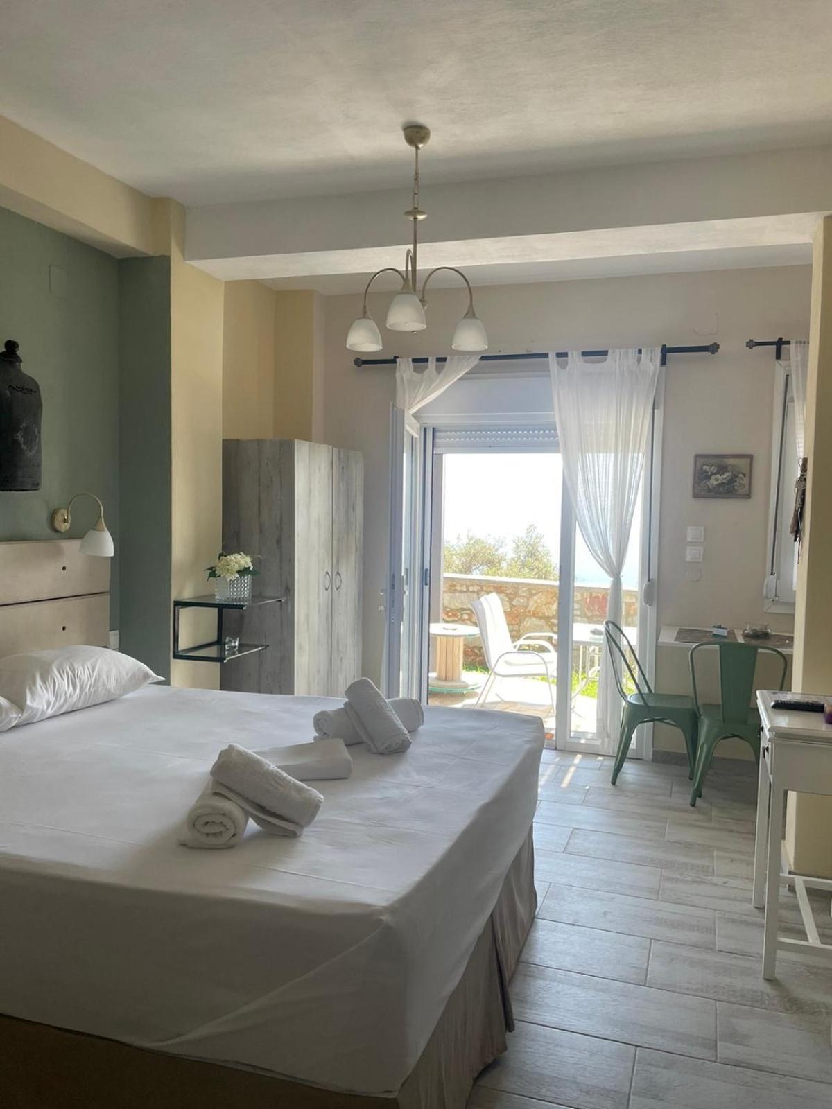 Axion Esti Apartments Skopelos Town Exterior foto